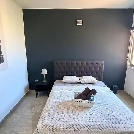 Unique 2br Apt 10 With 150mbit Plus Netflix *